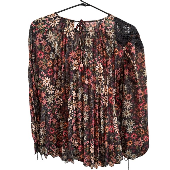 FARM Rio Multicolor Floral Blouse - Picture 6 of 12
